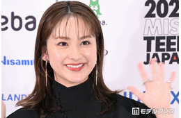 平祐奈、美脚際立つ春色セットアップ姿が話題「スタイル良すぎ」「いつもと違う雰囲気にドキッとした」