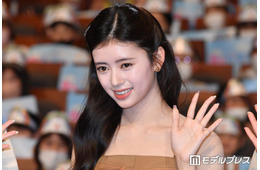 NiziUリマ、雪景色の中でのショートヘアスタイル披露「綺麗めお姉さんで素敵」「めちゃくちゃ新鮮で斬新」とファン歓喜