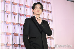 岩瀬洋志、ツヤ＆血色感メイク圧巻オーラ放つ この春は「美容をさらに意識」【YSL LOVENUDE HOTEL】