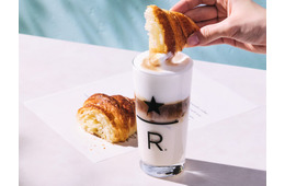 スタバリザーブカフェ「コールドクラシックムースバニラマキアート」登場 コルネッティと合わせるムースディップスタイル