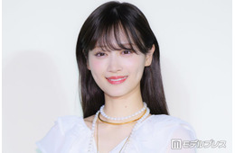 山下美月、オフショルコーデ披露 公園でのお花見ショットに反響「人いっぱいいるけどバレないの？」「変装なしでいるなんて」の声