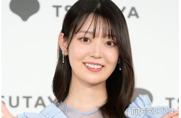 元乃木坂46メンバー、深紅のシースルードレス血のり付きオフショットに反響「大人の魅力」「色っぽい」