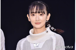 生駒里奈、白ノースリワンピ姿に絶賛の声「美しいデコルテに目が釘付け」「透明感が凄すぎる」と反響