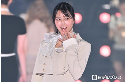 元NMB48白間美瑠、上品バルーンスカート×レースタイツで美脚スラリ 首元リボンがキュート【関コレ2026S/S】