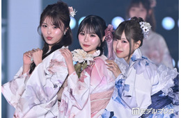 おさき・さくら・MINAMI、涼しげ浴衣姿で上品ランウェイ 密着ポーズでキュートな魅力放出【関コレ2026S/S】