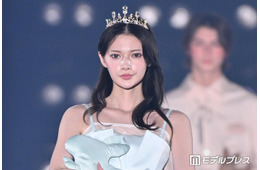 「あんたが」劇中ドラマ女優・青島心、抜群スタイル際立つミニ丈コーデ「雰囲気違う」「驚異の美脚」と反響【関コレ2026S/S】