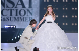 ばんばんざい・ぎし、桜井美悠の手にキス タキシード＆ドレス姿で恋人繋ぎ【関コレ2026S/S】