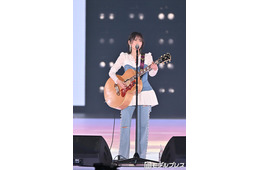 山本彩「365日の紙飛行機」弾き語りで会場魅了 NMB48時代以来10年ぶり「関コレ」出演に喜び【関コレ2026S/S】