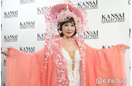 “ラスボス”小林幸子「関コレ」初降臨で「千本桜」熱唱 豪華衣装纏いフィナーレ盛り上げる
