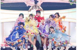 SWEET STEADY、“グループ最大規模”幕張メッセでデビュー2周年公演開催 初のアリーナ単独サプライズ発表で涙「感謝しかありません」【ライブレポ】