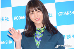 井手上漠、へそ出しコーデでウエスト披露「引き締まってて流石」「甘いのも辛いのも似合って羨ましい」の声