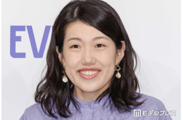 横澤夏子、長女の小学校入学報告 親子ショットに反響「大きなランドセルが可愛らしい」「ファッション素敵」