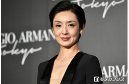 草刈民代、姪の結婚式で全員顔出し家族ショットに反響「美男美女一族」「凛とした着物姿」