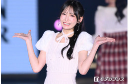 ≠ME鈴木瞳美、ミニボトムから圧巻美脚輝く「リアルプリンセス」「スタイルレベチ」と絶賛の声