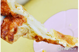ファミマ“超も～っちり”の新作チーズパンとメロンパンを実食！「濃厚」「もちもち」食感＆味わいに反響