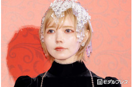 益若つばさ「低身長にはありがたい」美脚輝くミニ丈コーデ一挙公開「お人形さんみたい」「憧れる」と絶賛の声