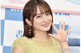 元モー娘。メンバー、美脚輝くミニ丈ボトムス姿に熱視線「ほっそりしてる」「お洒落」