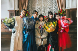 キンプリ永瀬廉＆吉川愛、“舞踏会ダンスシーン”で揃ってクランクアップ “チーム鬼花”笑顔の完走【鬼の花嫁】