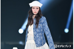 せいら、トレンド感溢れる甘めデニムコーデ着こなし「お揃い欲しい」「春っぽくて素敵」と反響【ガルアワ2026SS】