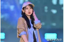 日向坂46金村美玖、キャップ×ブルーシャツで新境地「カジュアルでも上品」「自然だけどオーラすごい」と反響【ガルアワ2026SS】