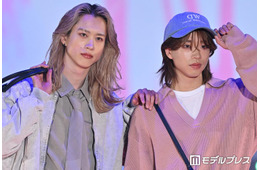 もーりーしゅーと、春色コーデで揃ってランウェイ登場【ガルアワ2026SS】