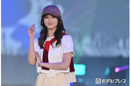 櫻坂46田村保乃、ロングスカートで大人っぽい雰囲気「お姉さん感溢れてる」「大人っぽい」と絶賛の声【ガルアワ2026SS】