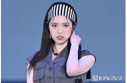 「今日好き」村谷はるな、黒レースタイツで美脚スラリ「セクシー」「いつもと雰囲気違う」と絶賛の声【ガルアワ2026SS】