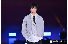 「今日好き」恋愛見届人で話題・中川大輔、ルーズにシャツ着こなし闊歩「普段とのギャップ」「かっこよすぎ」と絶賛の声【ガルアワ2026SS】