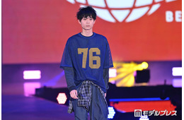 水沢林太郎、スポーティーカジュアル着こなす「イケメンすぎ」「目の保養」と反響【ガルアワ2026SS】