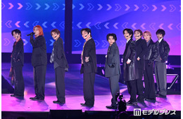 超特急、ブラック統一コーデで堂々5曲披露 タカシの“全力変顔”に会場沸く【ガルアワ2026SS】