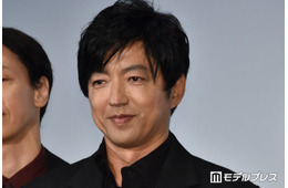 大沢たかお、ラーメン屋での笑顔ショット公開「色気がすごい」「腕の太さに目が行く」の声