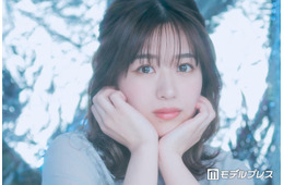 元AKB48メンバー、脚線美披露のミニワンピ×ロングブーツ姿「バランスが完璧」「透明感すごくて見惚れる」と反響