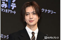 INI佐野雄大、OCTPATH＆MAZZELメンバーと「ギリギリ夜桜」鑑賞ショットに反響「カッコよすぎる3人」「ほぼ変装してなくてビックリ」