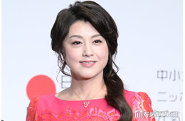 藤原紀香、ミニワンピースでスラリ美脚披露「圧巻の美しさ」「努力が格好良い」と反響