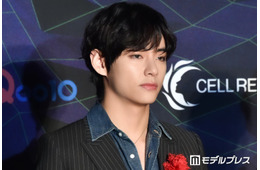 BTS・V、来日時の路上オフショット・リハーサル風景など大量公開 「立ってるだけで絵になる」「日本語のコメント泣ける」と反響