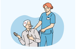 「点滴の針を勝手に抜く」「薬を拒否して口を開けない」認知症の方を身体拘束するしかない！？疲弊する現場、一体どうすれば【医師監修】