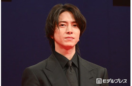 山下智久・福原遥・市原隼人ら「正直不動産」キャストが豪華集結 客席から登場で歓声沸く
