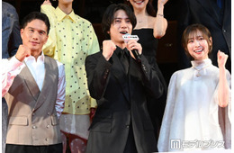 山下智久・福原遥・市原隼人ら「正直不動産」キャストが豪華集結 客席から登場で歓声沸く