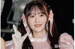 ＝LOVE音嶋莉沙、プリーツミニスカ姿で美脚スラリ「お姫様みたい」「ポニーテール最高」の声