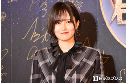 山本彩、クロップド丈の半袖姿で美ウエストちらり「スタイル抜群」「おしゃれ」と反響
