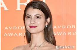マギー、ホルターネックビキニで圧巻スタイル開放「圧倒的な美しさ」「海が似合う」と絶賛の声