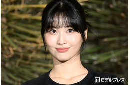 TWICEモモ、日本の人気歌手との密着プリクラ披露「2人とも目ぱっちりで可愛い」「貴重」と話題