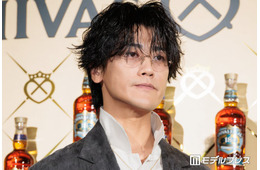 赤西仁、若かりし頃の父を初顔出し「鼻と輪郭がそっくり」「めちゃくちゃモテそう」と反響続々