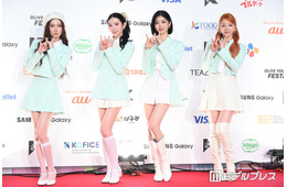 IS:SUE、抜群スタイル際立つミニ丈衣装で登場 2月に活動再開・RIN（会田凛）は初「KCON」レカペ【KCON JAPAN 2026／レッドカーペット】