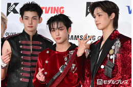 &TEAM、赤衣装でレカペ降臨「情熱的なパフォーマンスをお見せしたい」アジアツアーに意気込みも【KCON JAPAN 2026／レッドカーペット】