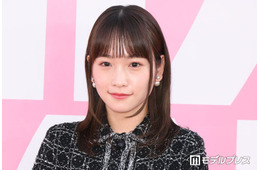 川栄李奈、ミニワンピ×ハイソックスで美脚スラリ「スタイル良すぎ」「美女オーラすごい」と反響