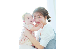辻希美の第5子・夢空ちゃん、初雑誌撮影 親子で「ひよこクラブ」表紙登場