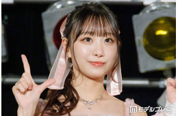 ＝LOVEメンバー、美ウエスト際立つディズニーコーデに反響「スタイル抜群」「ボディラインが綺麗」