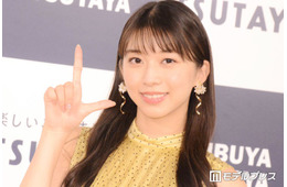 卒業発表のモー娘。メンバー、胸元ざっくりビスチェ姿に熱視線「レベチのスタイル」「デコルテが綺麗すぎる」