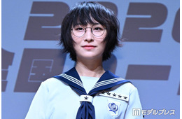 新しい学校のリーダーズ・SUZUKA、メガネを外したステージショットに絶賛の声相次ぐ「オーラ凄すぎて2度見」「美人すぎる」